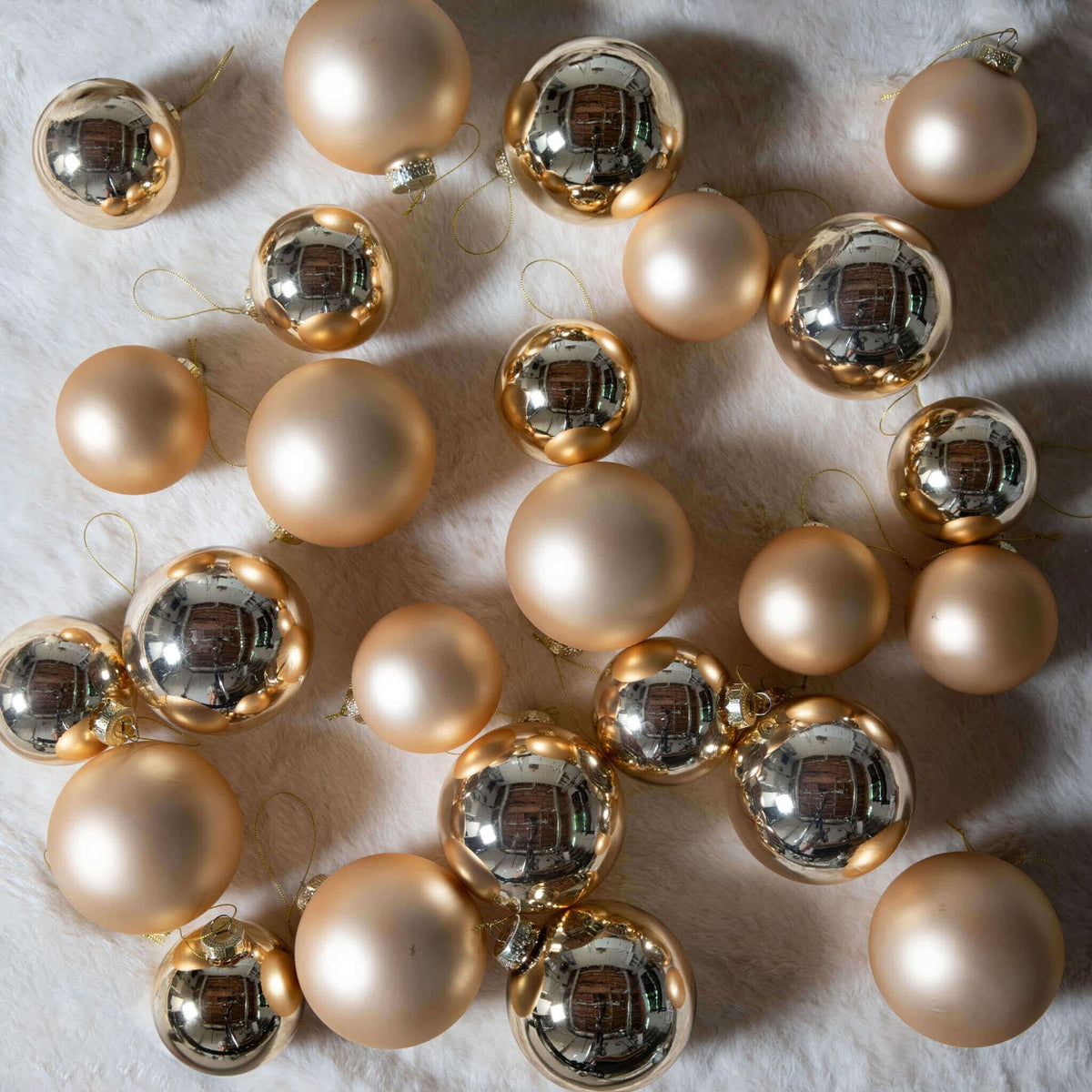 Conjunto de Bolas Natalinas Douradas em Vidro (24 Peças)