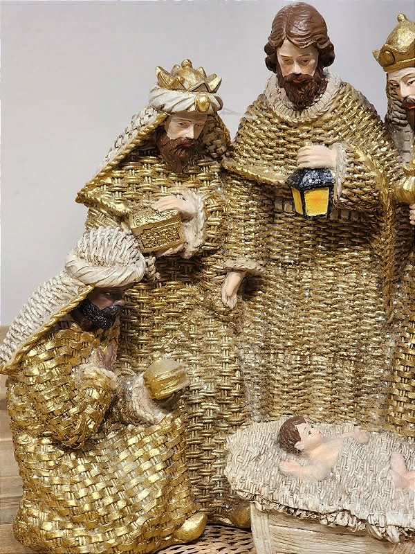 PRESÉPIO EM RESINA DOURADO